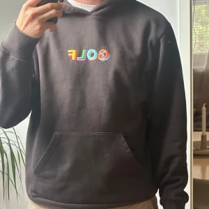 Golf WANG 3D Logo Hoodie OG - Golf WANG Multi 3D Logo i Svart. Originalet köpt i New York. Medfås originalförpackning, påse och sticker. Size M, Nypris 1200kr.