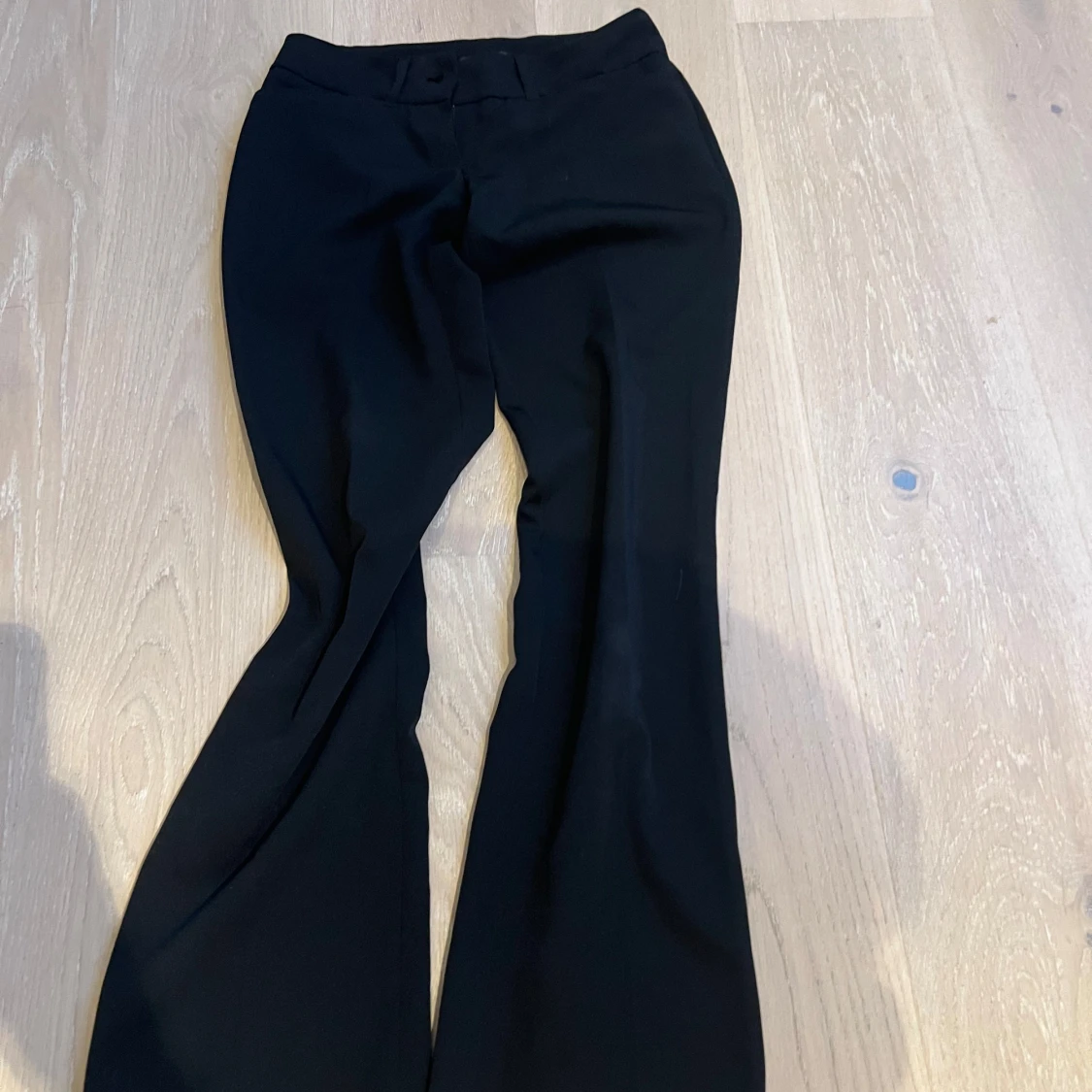 Svarta extra lowwaist, bootcut kostymbyxor - 3