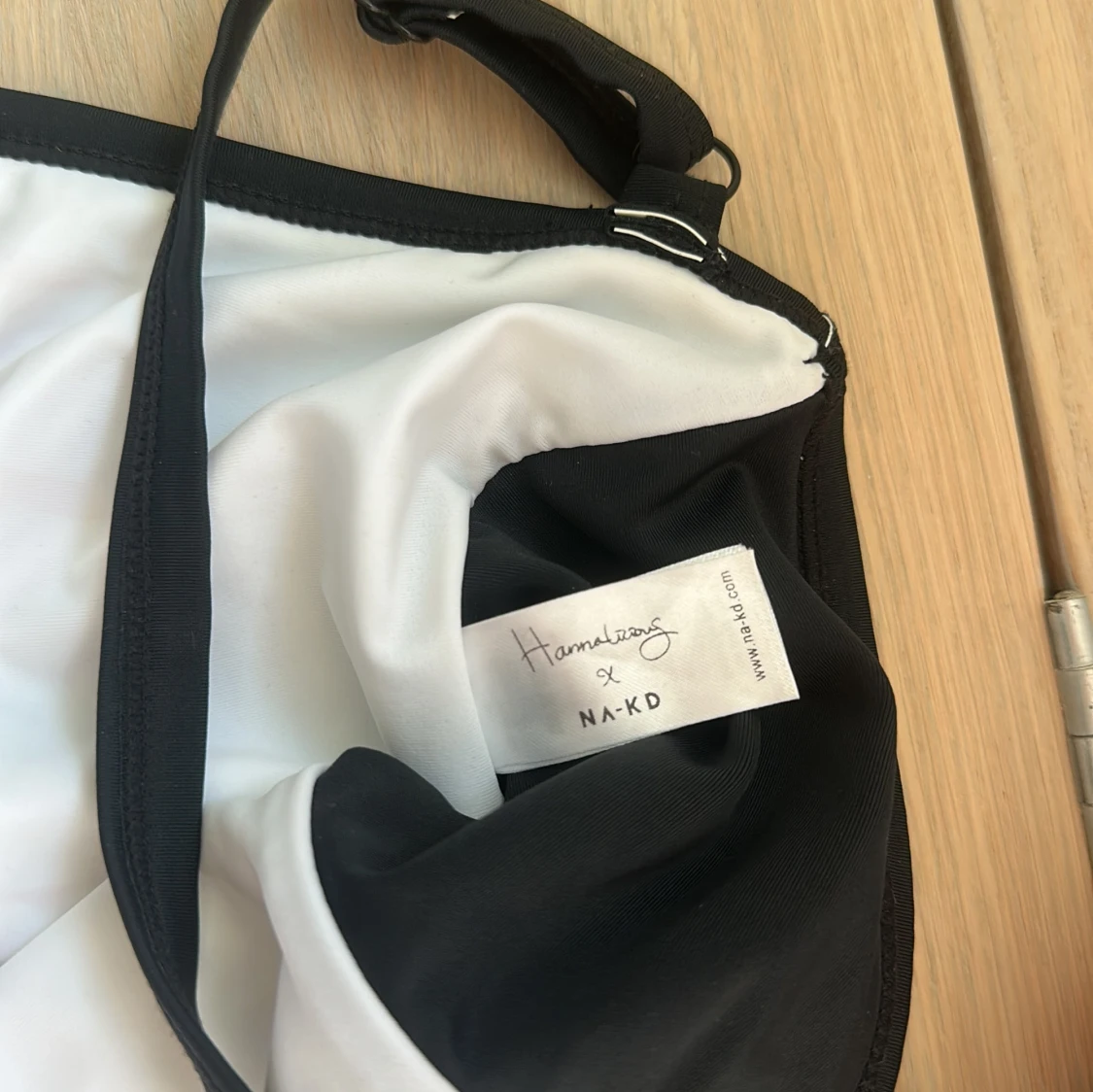 Svartvit baddräkt från NA-KD x Hannalicious - 1