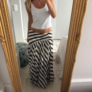 Randig långkjol - Så fin! Liten i storlek