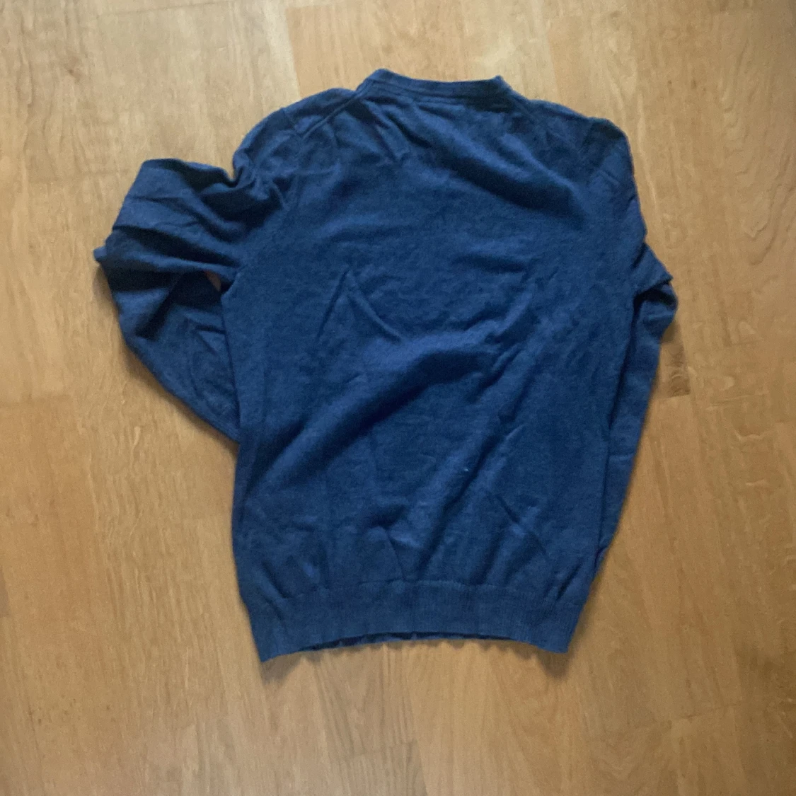 Svart stickad tröja från Lyle & Scott - 1