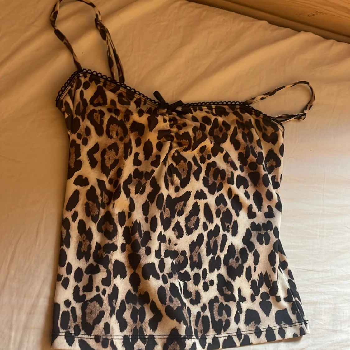 Leopardmönstrad linnetopp Gina Tricot XS