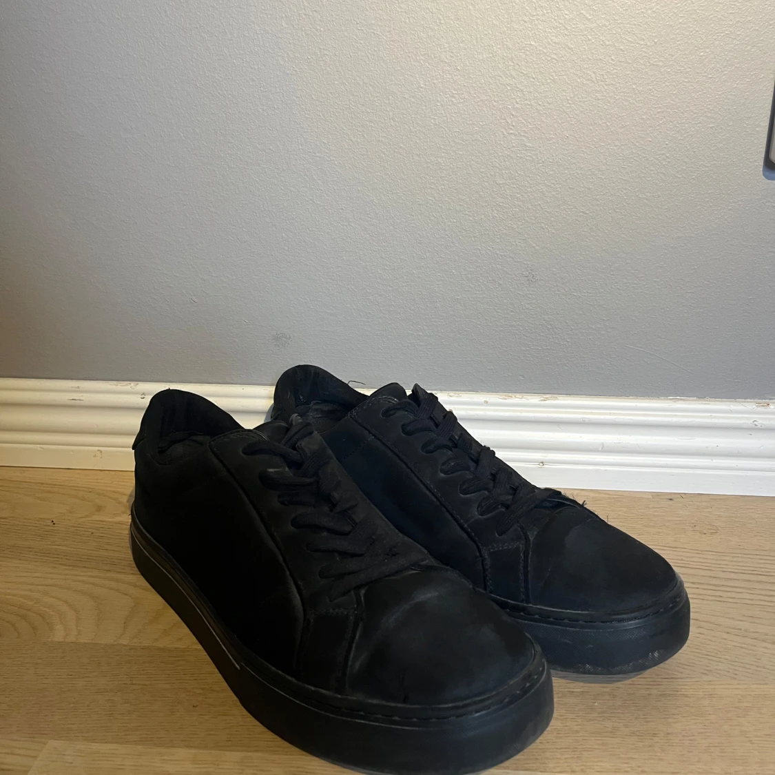 Svarta sneakers i mocka från vagabond  - 1