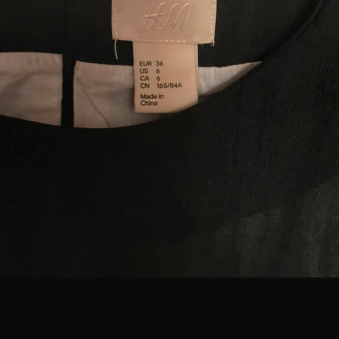 Svart blus med dragkedja från H&M - 4