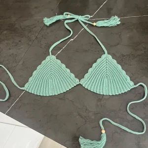 Bikinitopp - Helt oanvänd virkad bikinitopp, köpt på en marknad