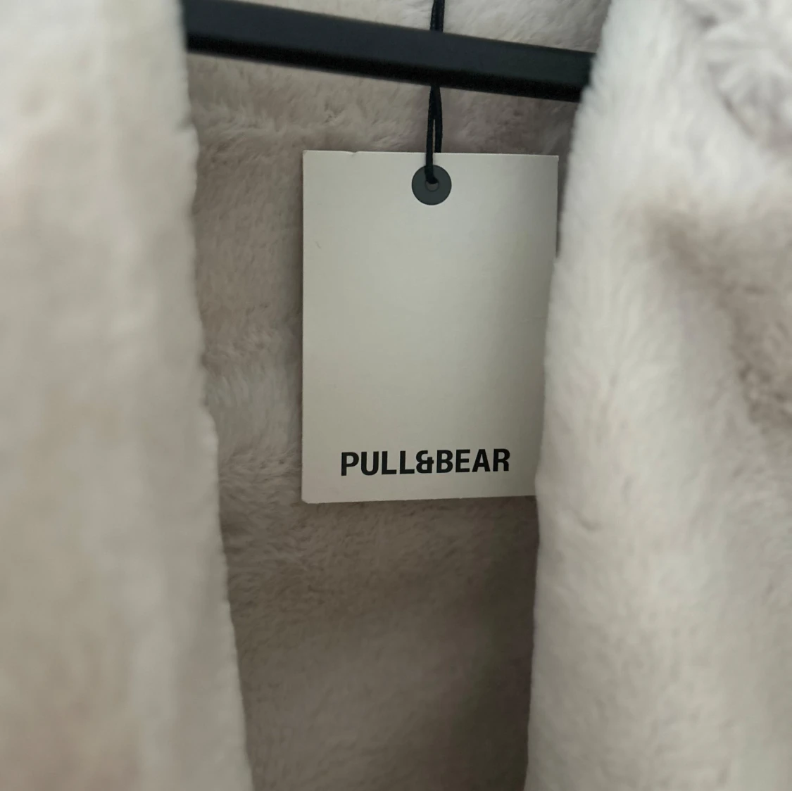 Beige teddyjacka från Pull&Bear - 3