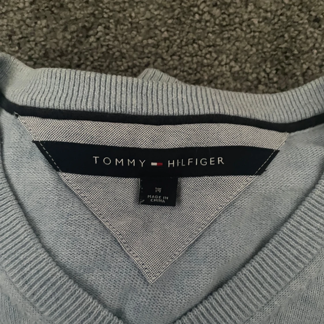 Ljusblå v-ringad tröja Tommy Hilfiger - 3