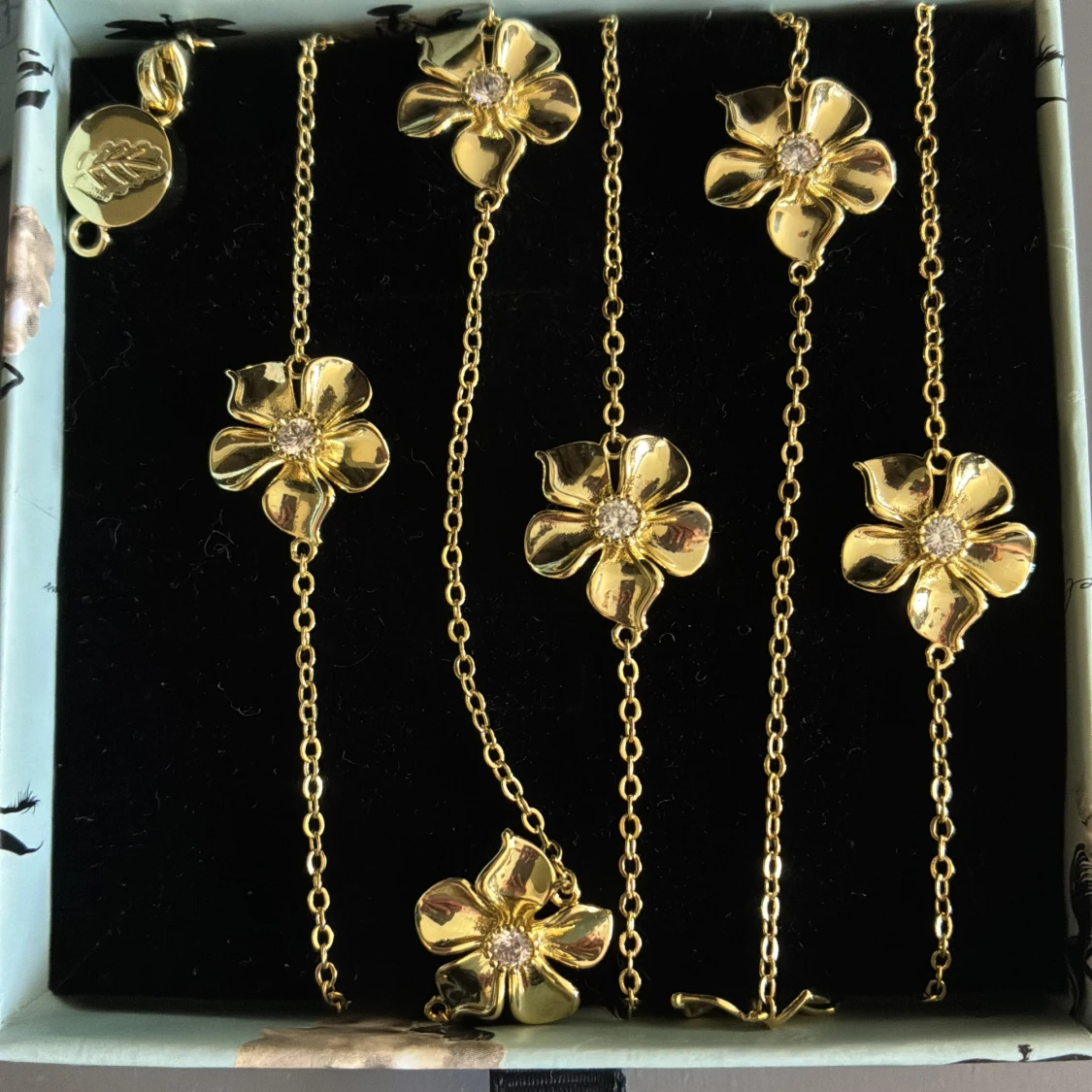 Guldigt blommigt halsband från Iuako - 1