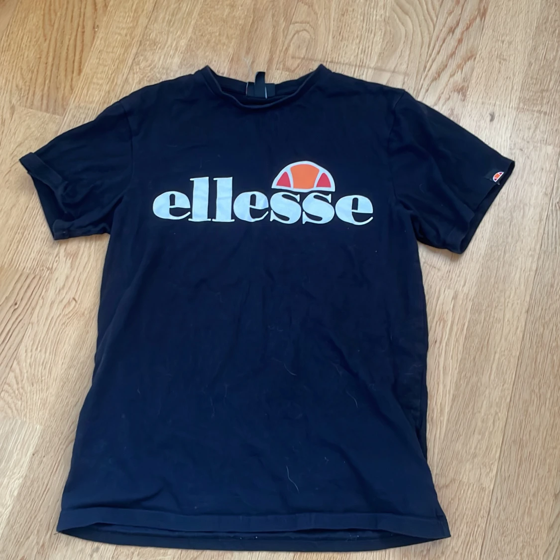 Svart Ellesse t-shirt med logga