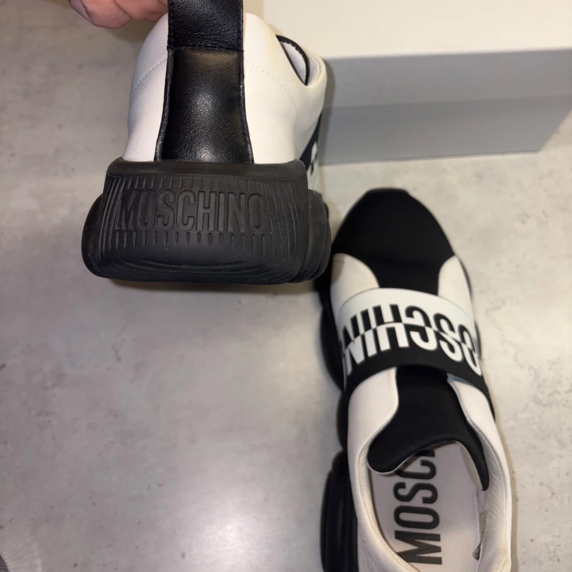 Moschino svartvita sneakers strl 40 - 4