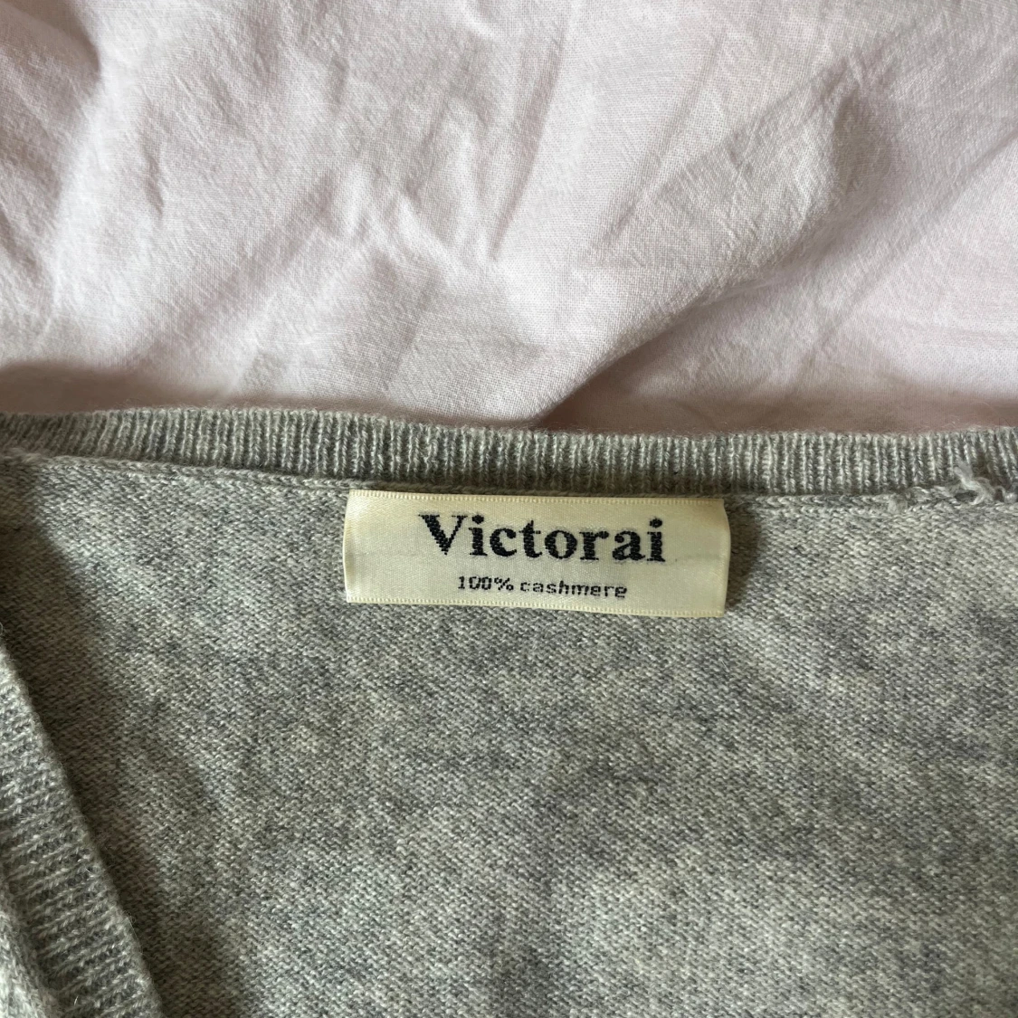 Grå kashmirtröja från Victorai - 2