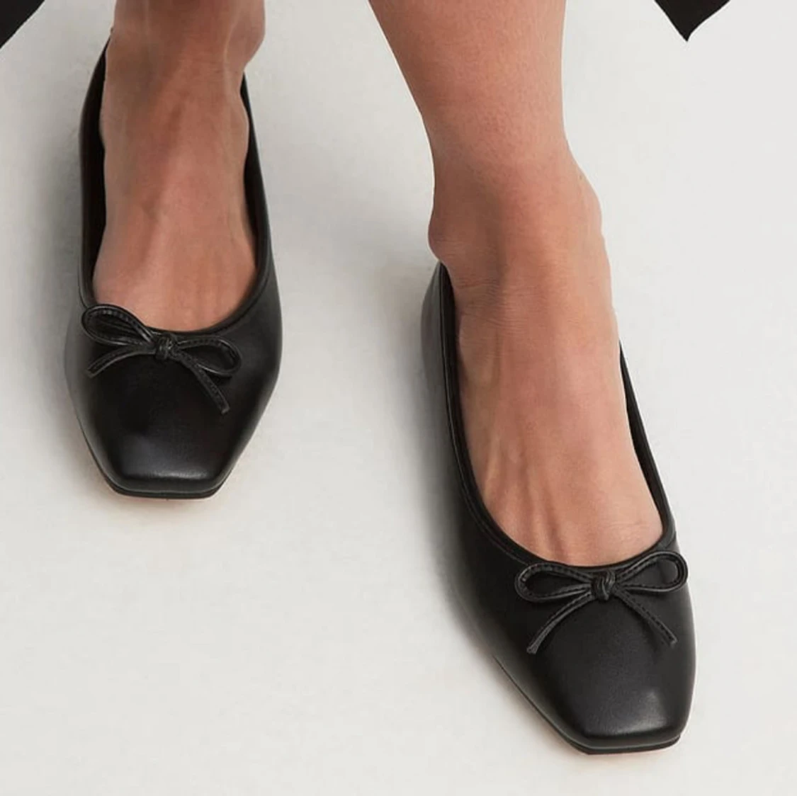Svarta ballerinaskor med rosett från NA-KD - 1