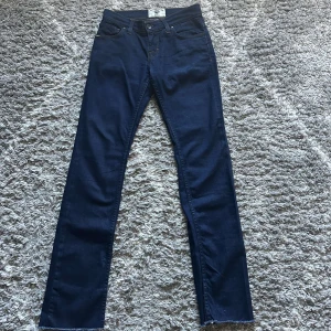 Tiger of sweden jeans - Stilrena tiger of sweden jeans i storlek 26/32 med slitning på bägge ändarna på bena. Ny pris 1599 l Vårat pris 299kr. Hör av dig vid minsta fundering eller fråga 📬