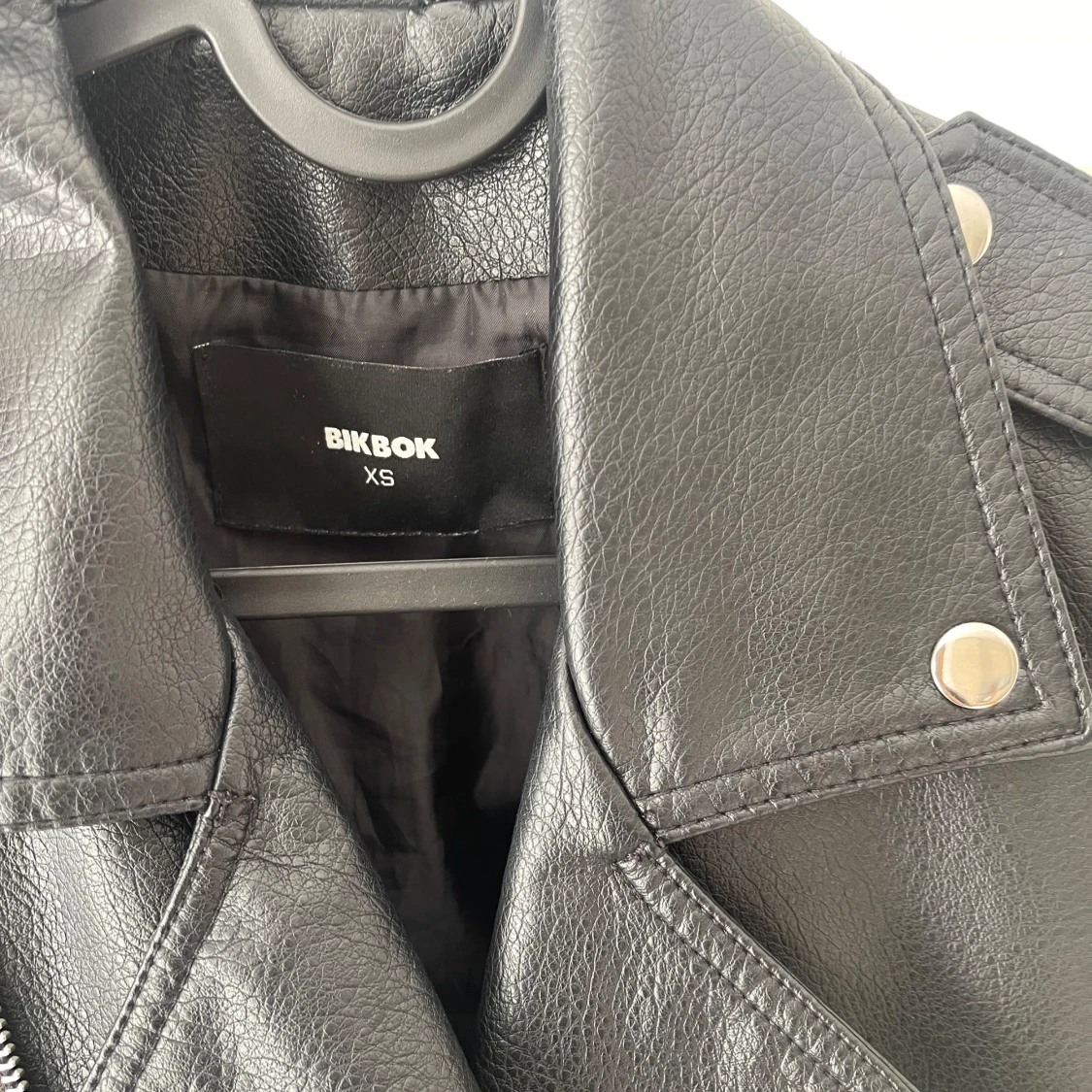 Svart skinnjacka från Bik Bok XS - 2