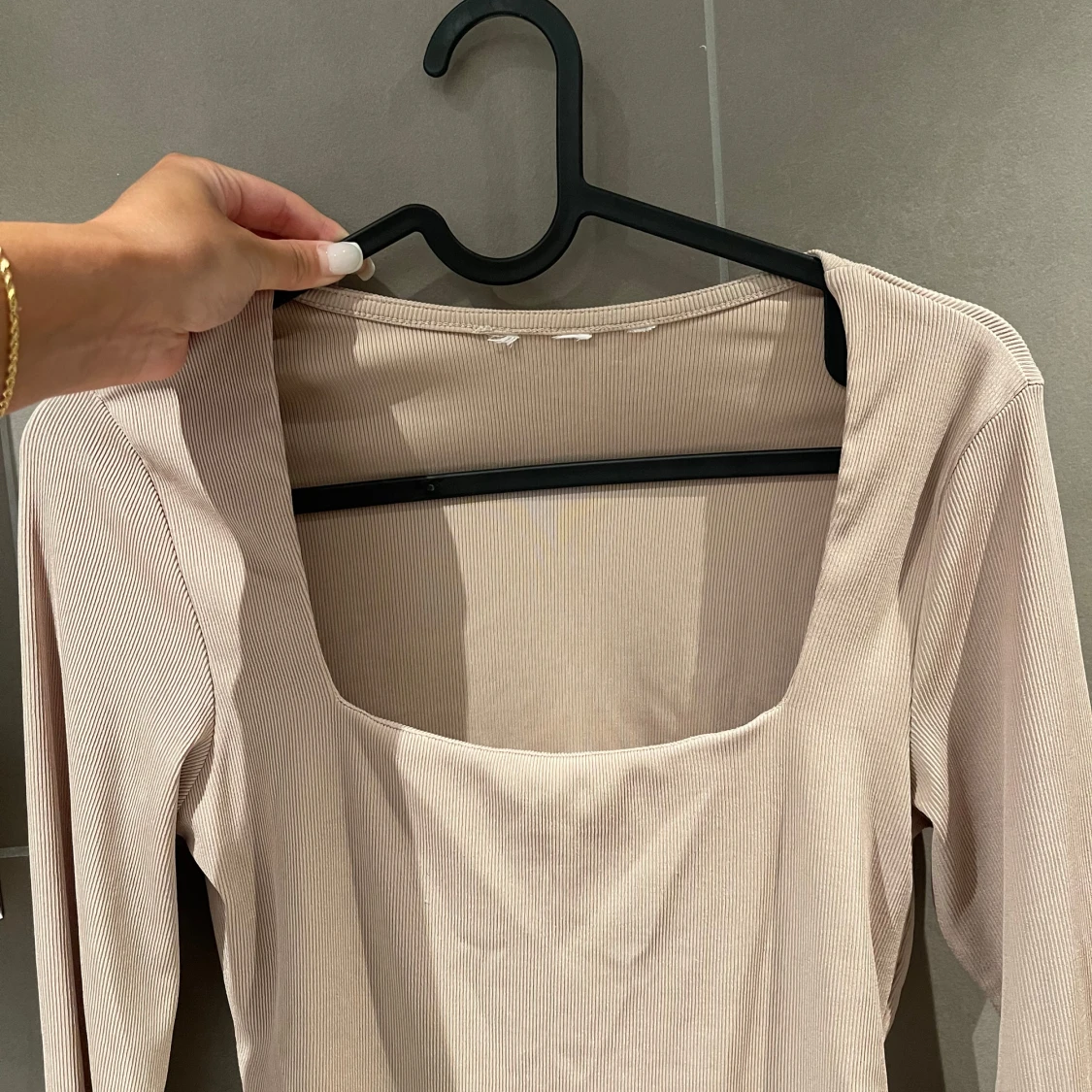 Beige ribbad långärmad topp - 1