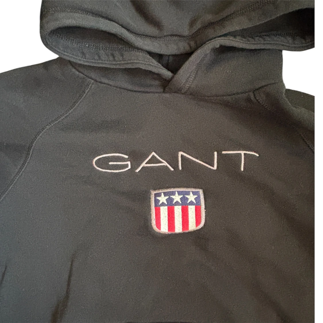 Svart hoodie från GANT med logga - 1