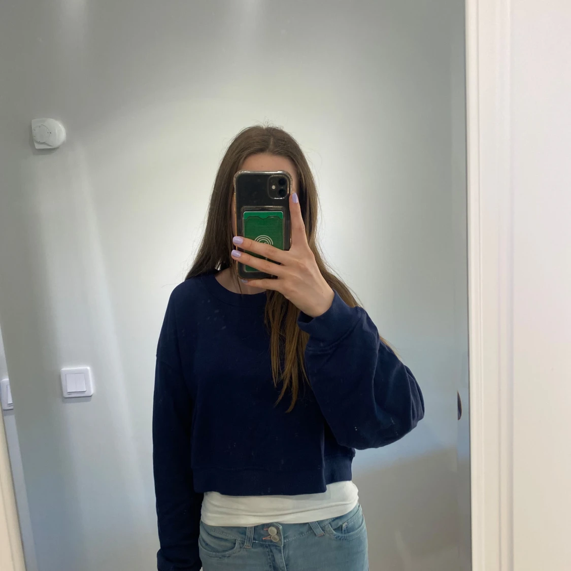 Mörkblå croppad sweatshirt från H&M DIVIDED, Storlek M