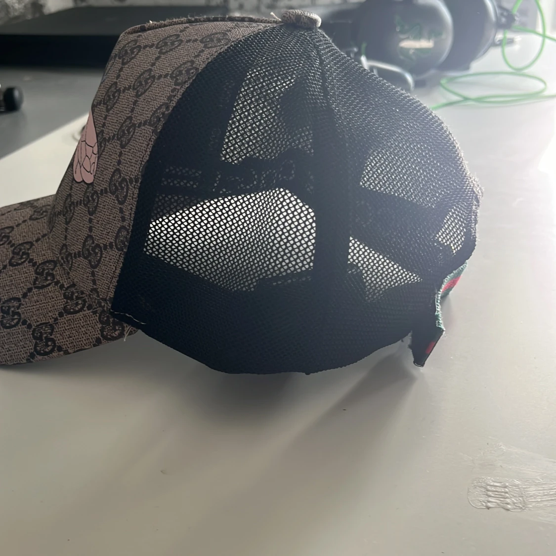  keps med bi och GG-mönster - 1