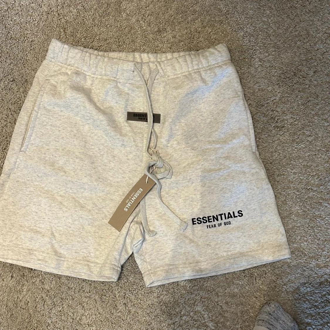 Grå Essentials Fear of God shorts