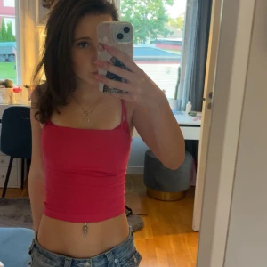 Rosa linnetopp från Gina Tricot - Säljer en snygg rosa linnetopp från Gina Tricot i storlek XXS. 