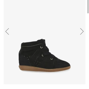 Svarta Isabel Marant - Svarta sneakers från Isabel Marant i modellen Bobby. Sparsamt använda i storlek 38 nypris 5900