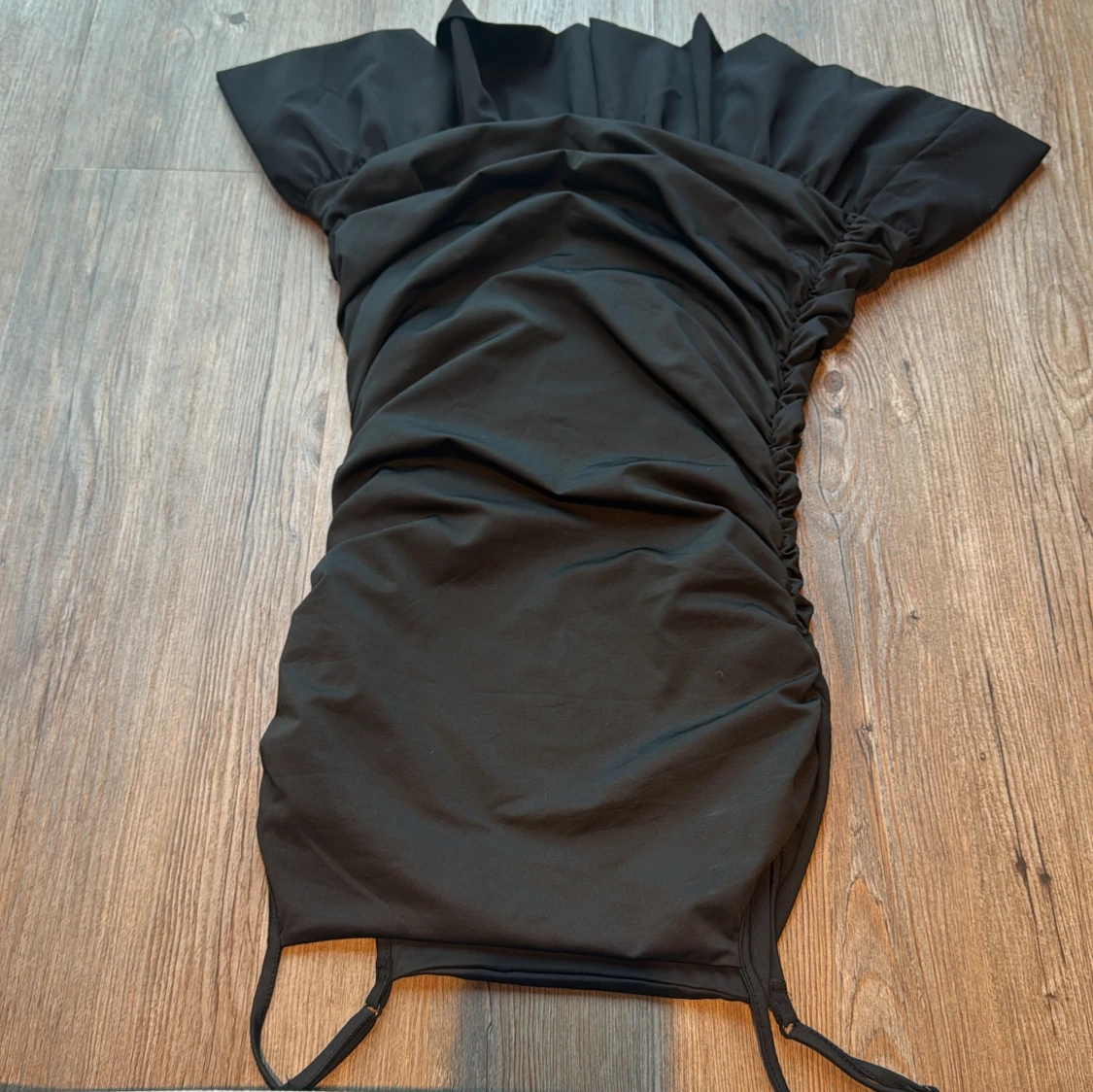 Svart volangklänning från SHEIN - 1