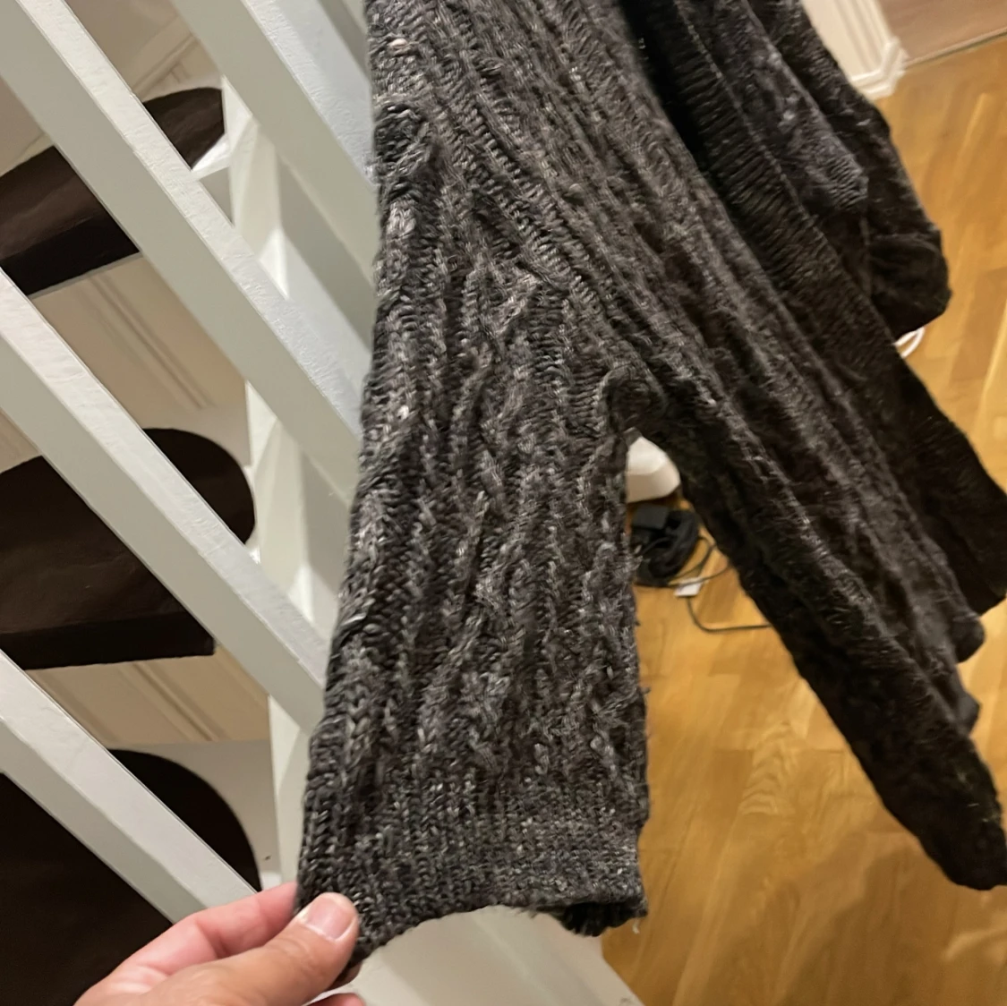 Mörkgrå stickad kofta från Lindex - 2