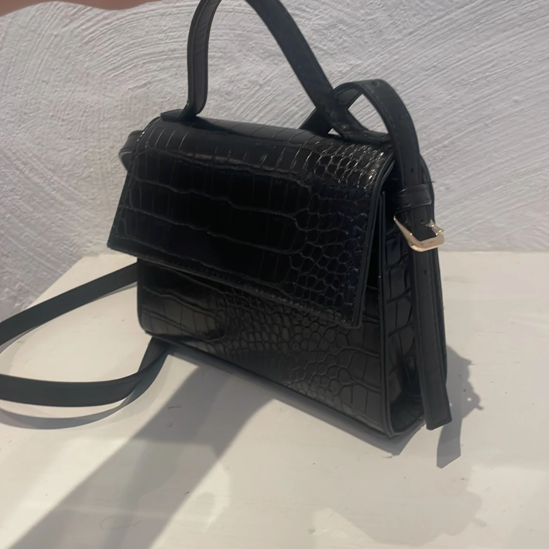 Svart axelbandsväska  - 90