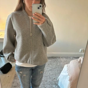 Jacka  - Jätte fin jacka/kofta från zara💗perfekt till våren