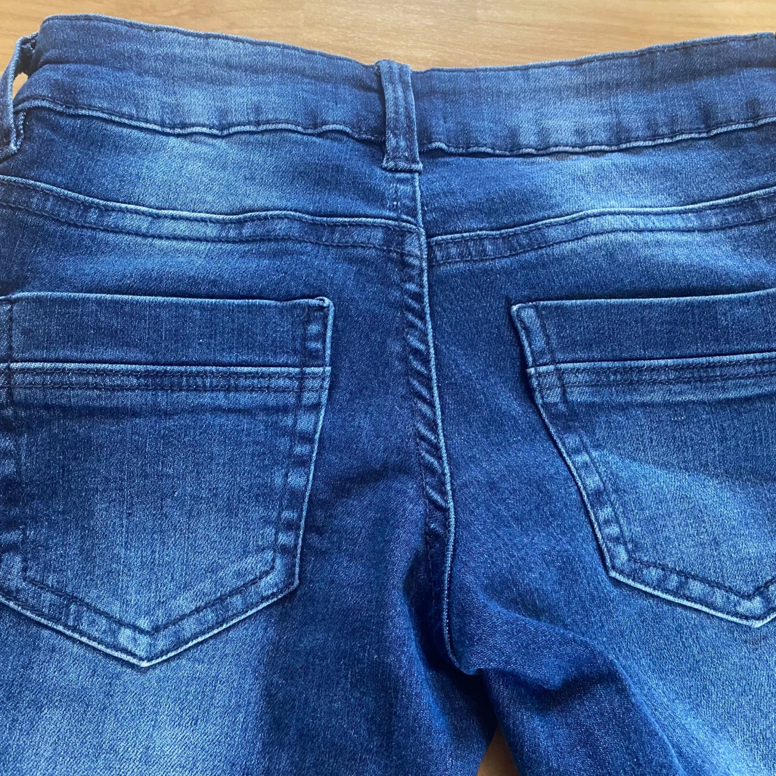 Blå bootcut jeans med utsvängda ben - 3