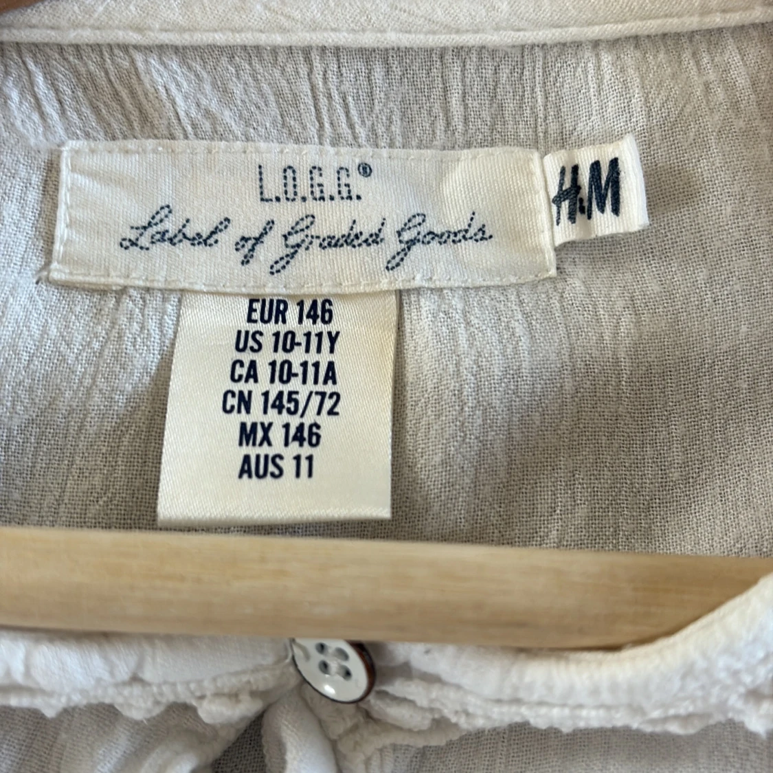 Vit blus med knyt från H&M L.O.G.G. - 2