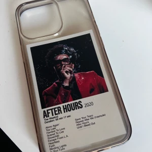 Genomskinligt mörkt telefonskal med The Weeknd motiv - Passar Iphone 13 pro