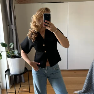 Zara topp - Figursydd topp från zara, använd ett fåtal gånger. 