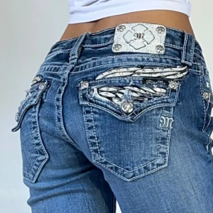 Miss me jeans - Låga Miss me jeans i bootcut, i toppenskick!💞 midja 82cm & Innerben 85cm💞 stretchiga💞 jag är ca 165