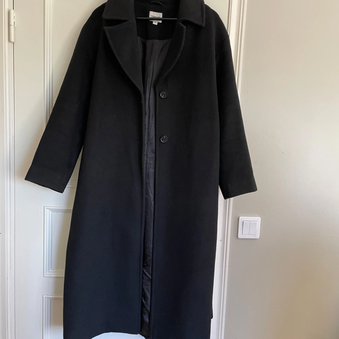 Svart lång kappa med bälte  - 2