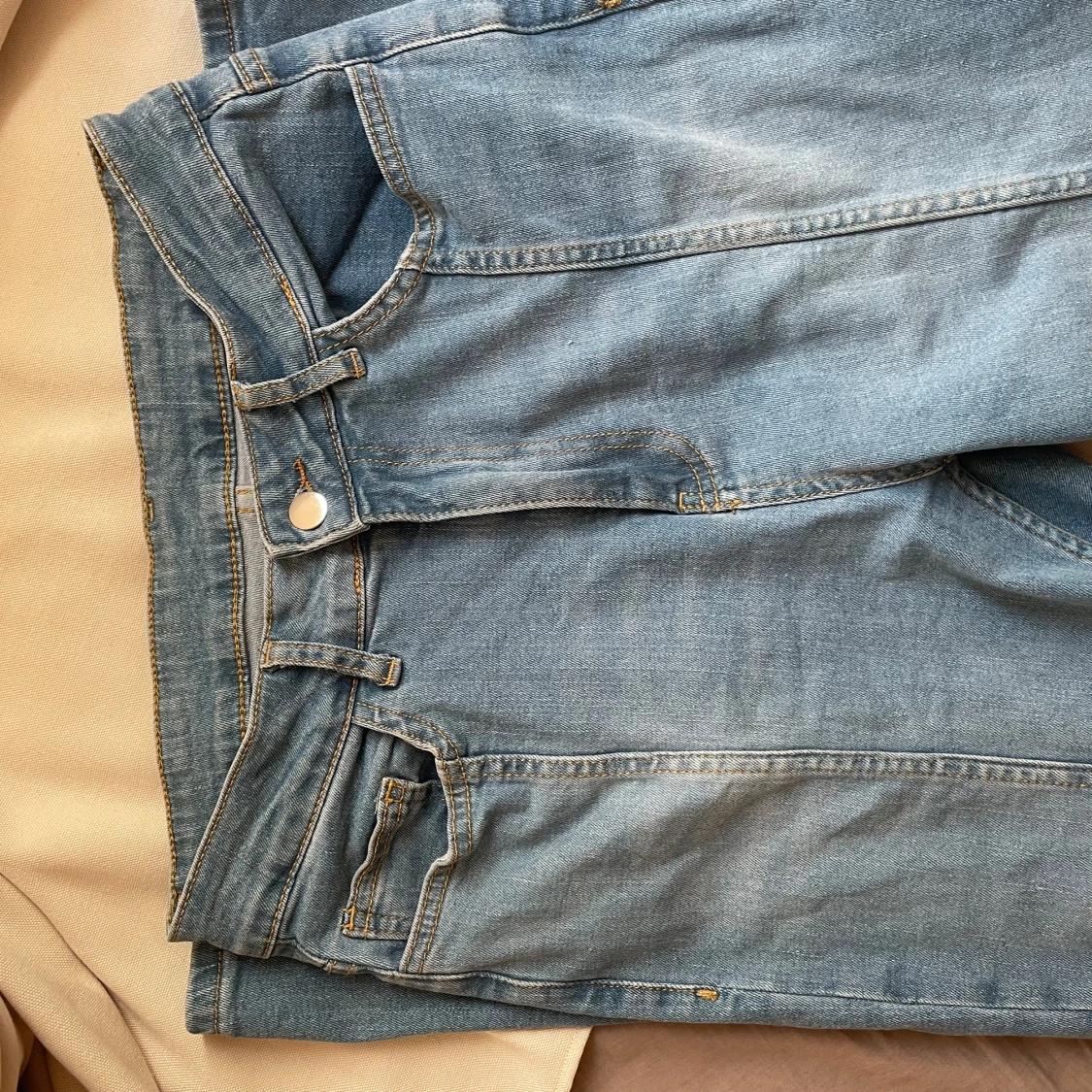 Ljusblå wide jeans i storlek 38