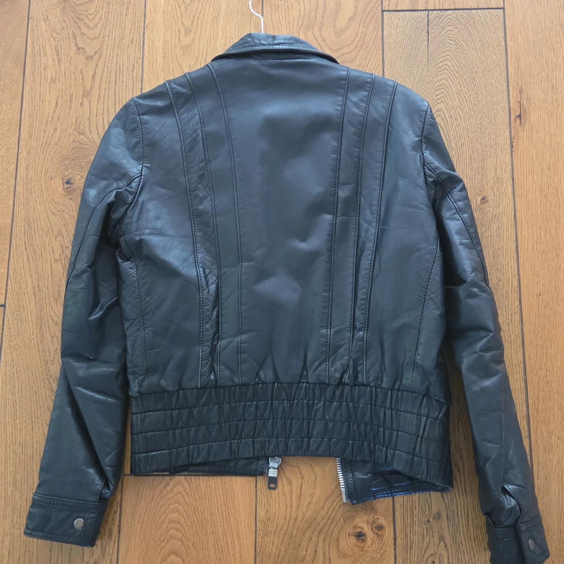 Svart skinnjacka från Petroff - 3