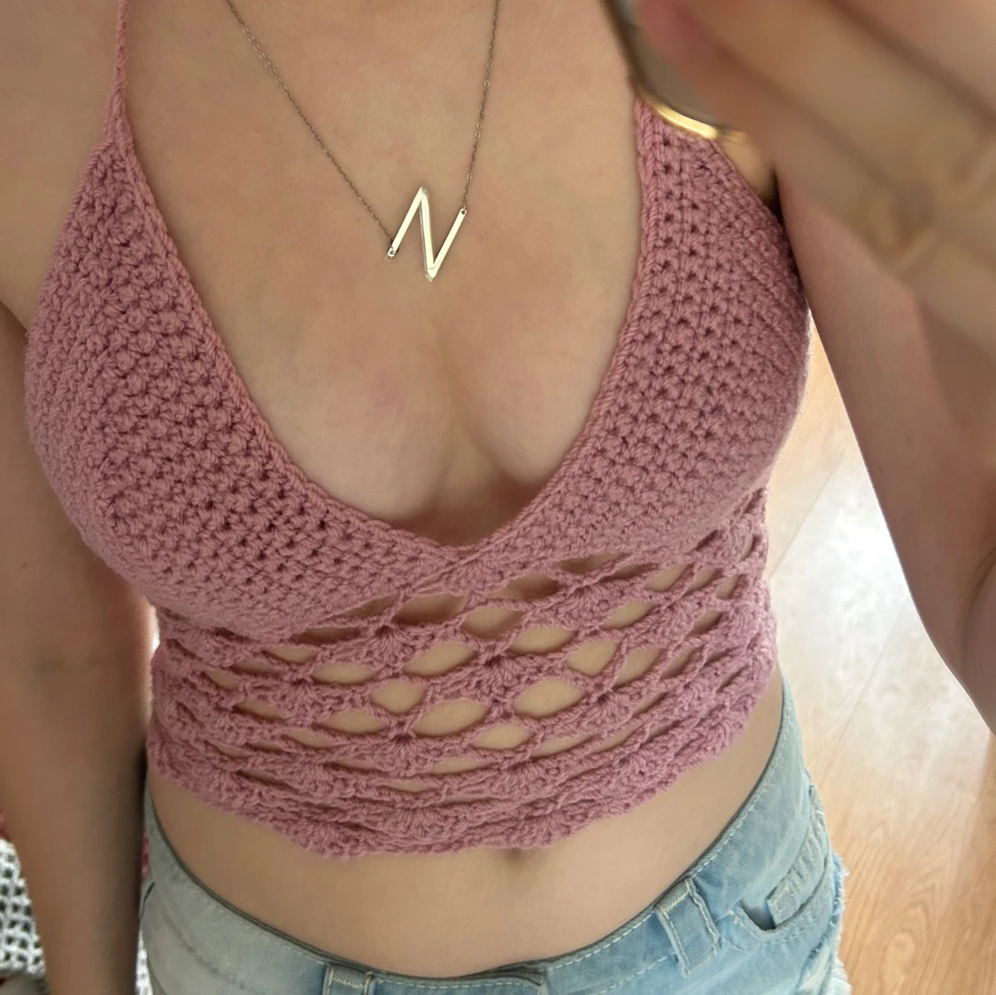 Rosa virkad croppad linnetopp - 3