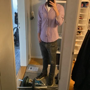 Rosa randig skjorta från Burberry  - Säljer en snygg burberry skjorta. Bra nu till sommaren