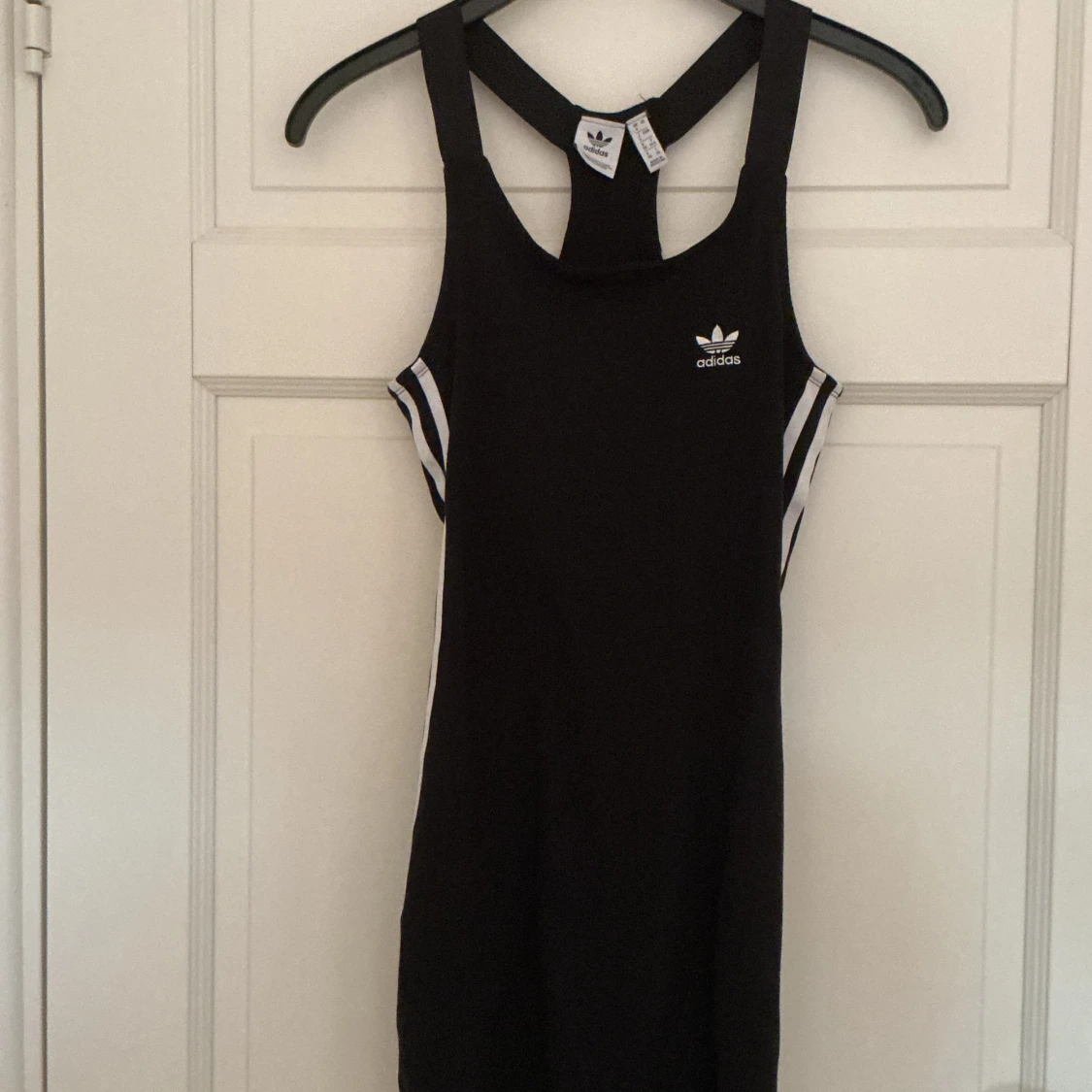 Svart sportig klänning från Adidas