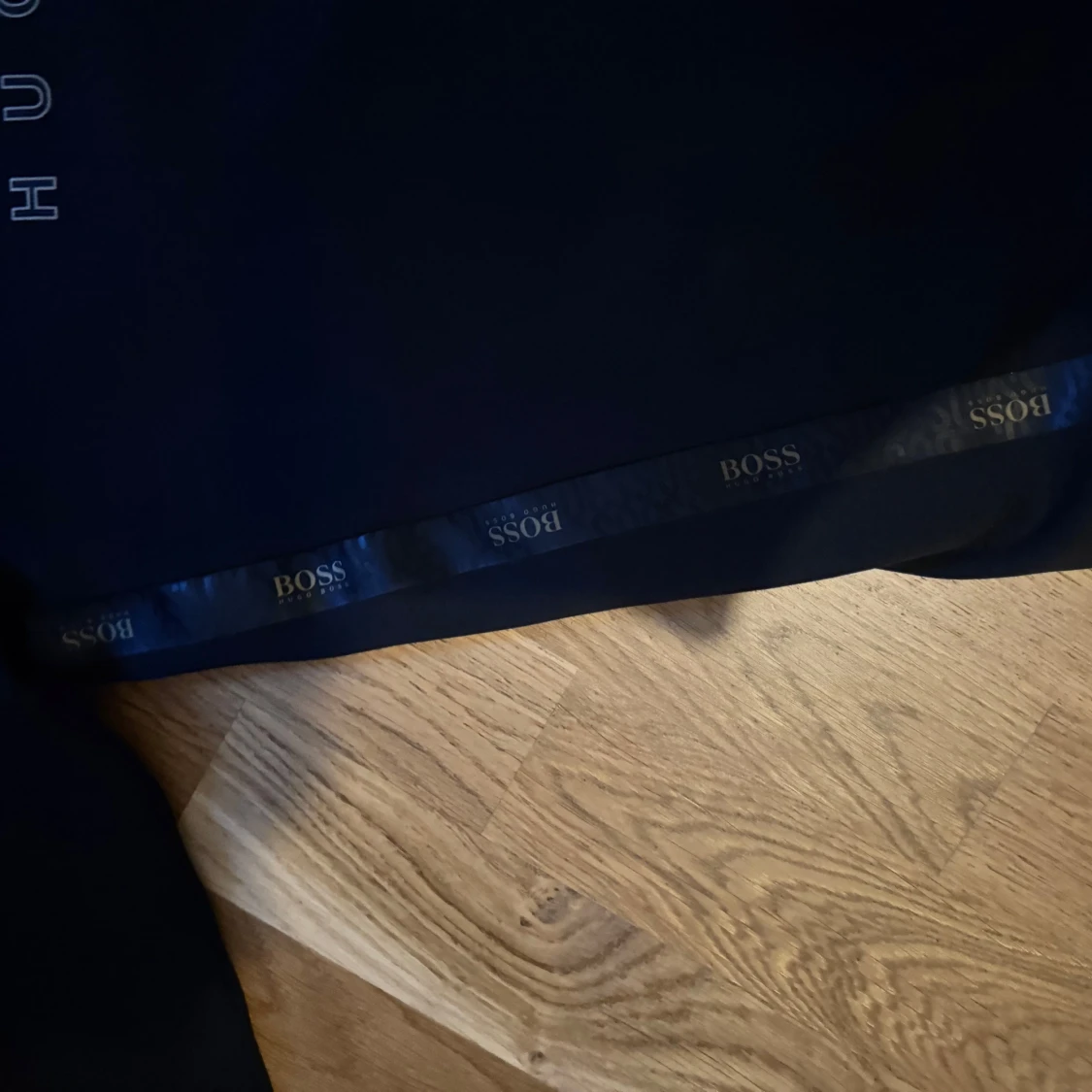 Svart hoodie från Hugo Boss - 4