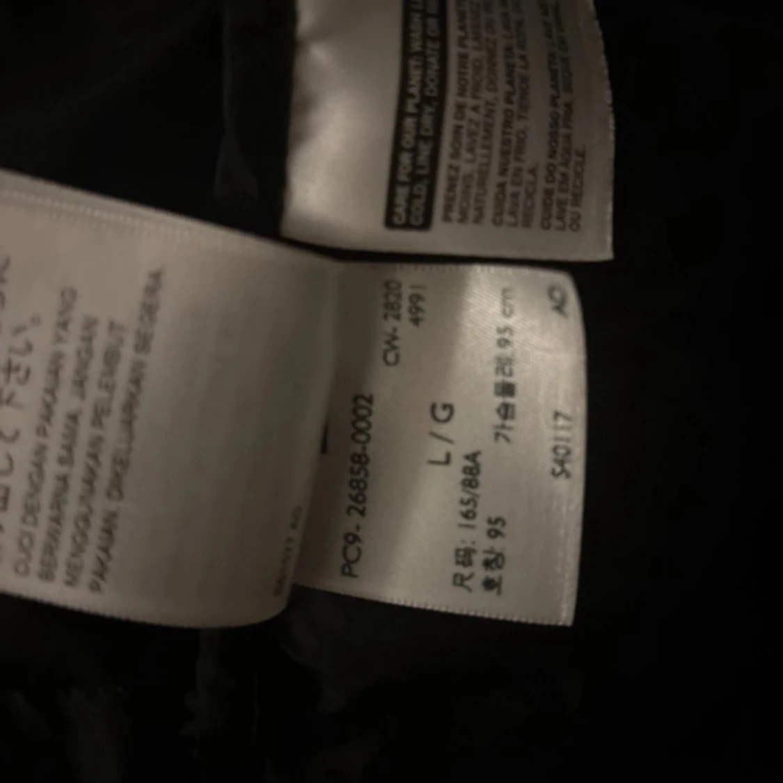 Svart dunjacka från Levi's med huva - 4