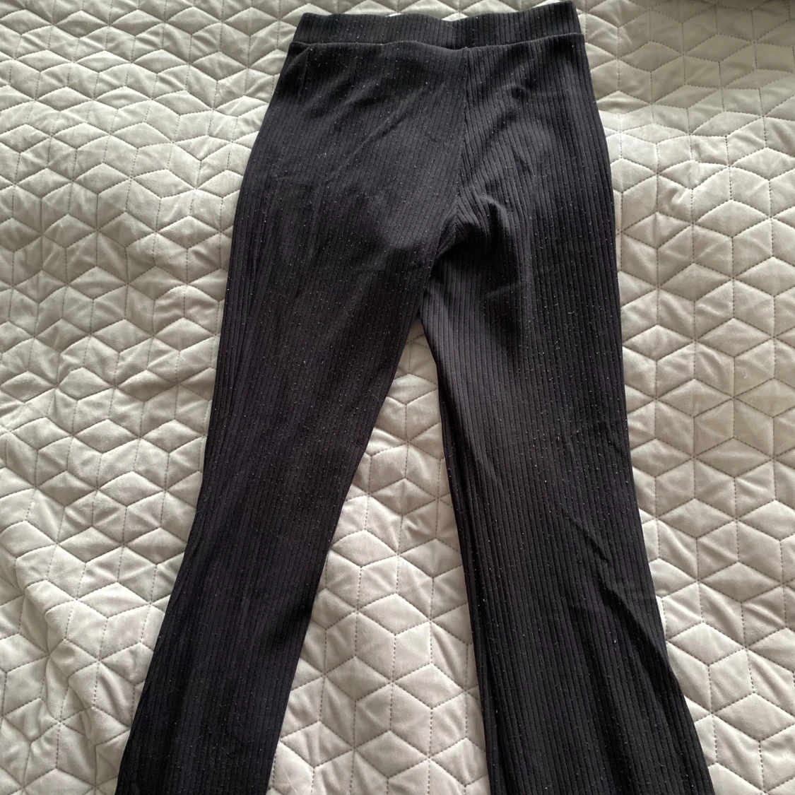 Svarta ribbade bootcut-byxor H&M - 1