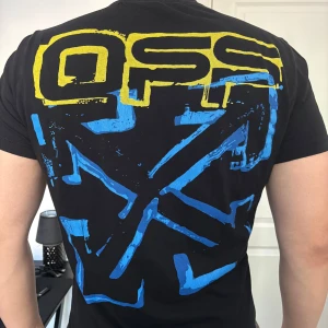 Off white tshirt - L