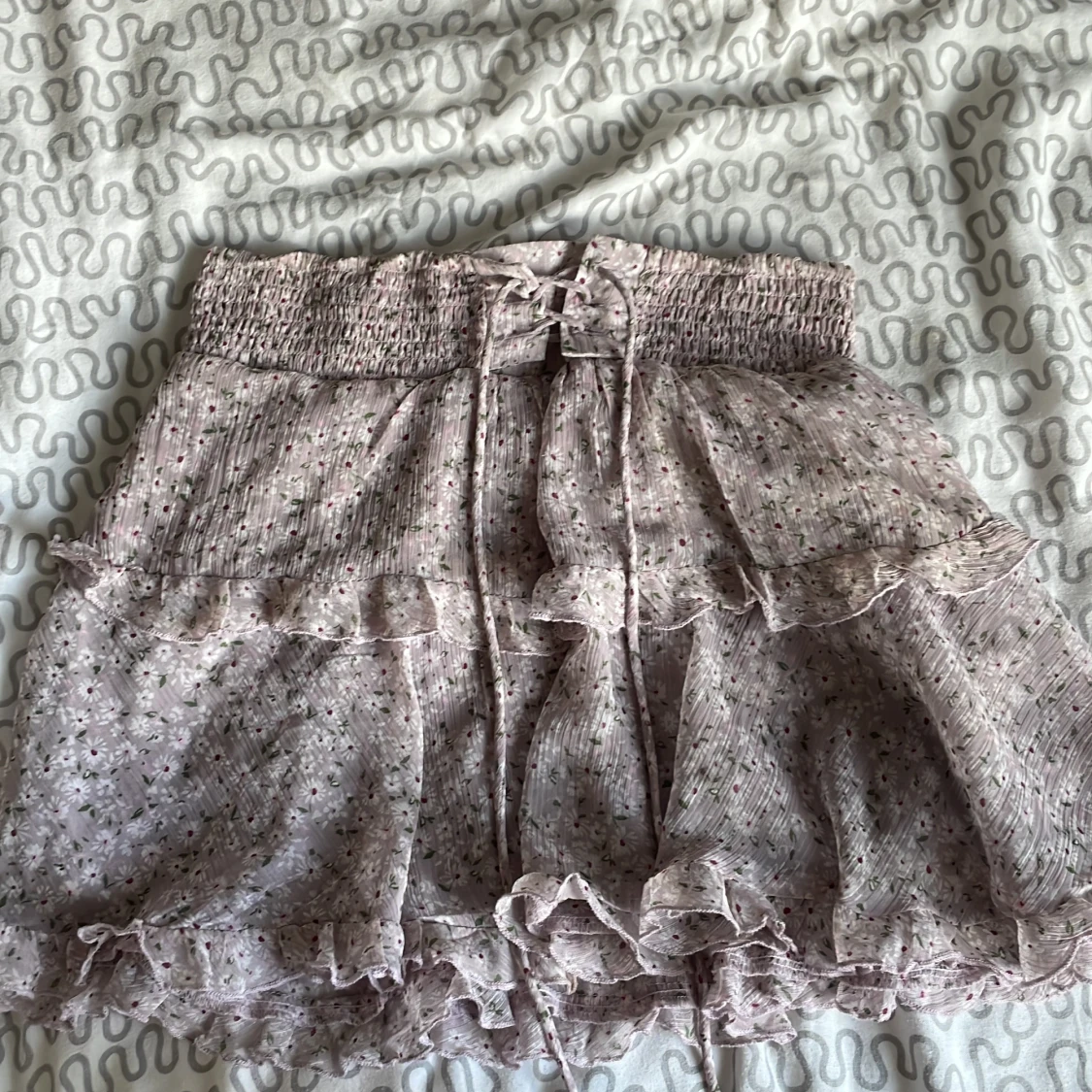 Blommig volangkjol från STR