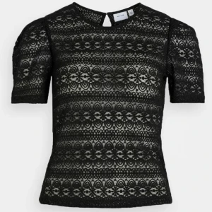 Vila blus - Säljer en fin svart blus från Vila, jag håller just nu på att rensa ut min garderob och därför säljer jag den. Den är superskön att ha under sommaren och även skitsnygg. Den är använd men inga defekter alls🫶🏼💗