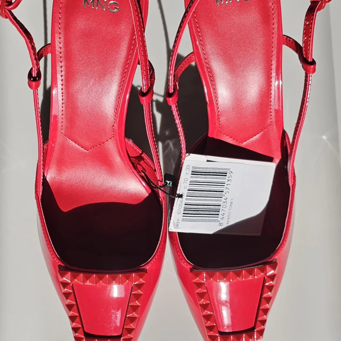 Röda pumps med spetsig tå från MNG - 2