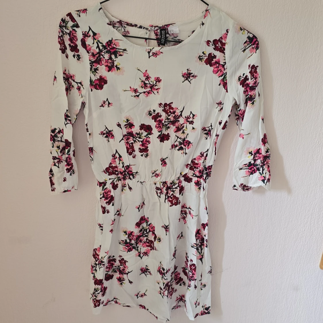 Blommig kortklänning från H&M Divided