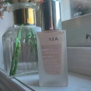 CAIA Dewy Drops Serum Foundation - Färg 10c, se bild för mängd 