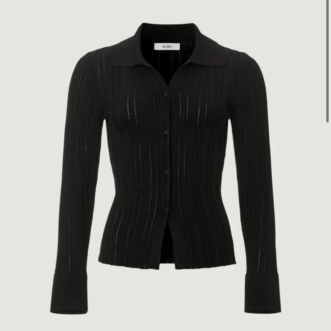 Svart ribbad topp från AVORA
